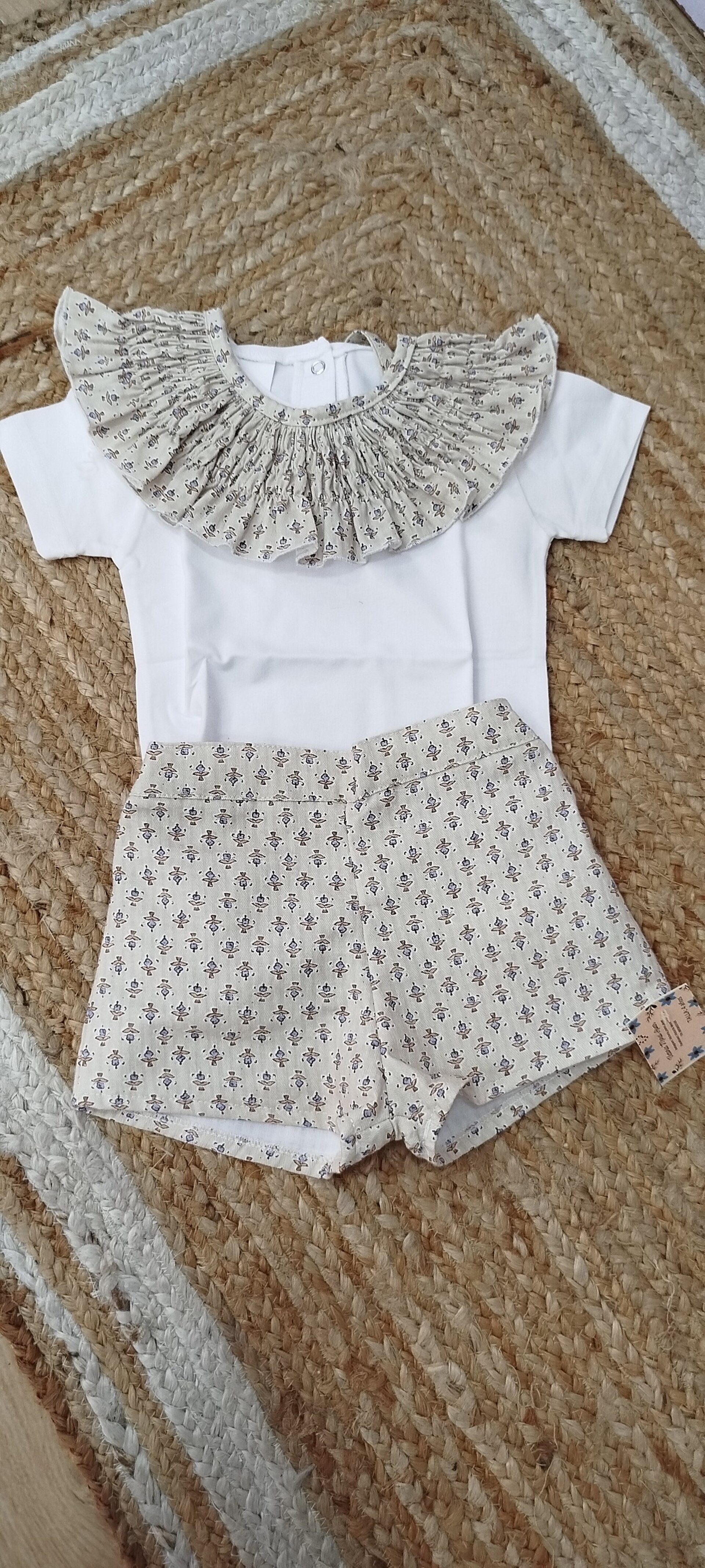 Pantalón beige con estampado floral - 2