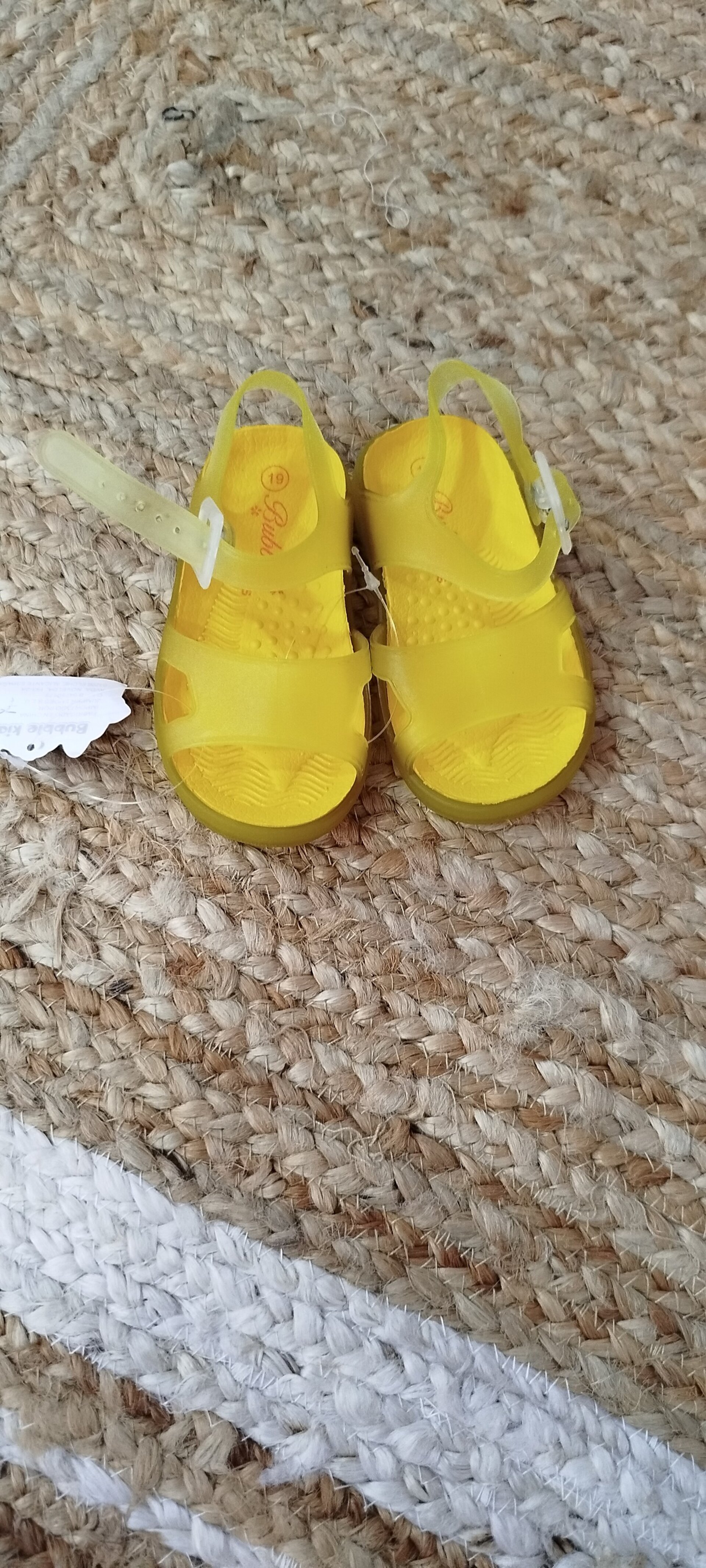 Sandalias de goma amarilla - 2